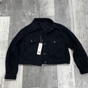 NWT UNIQLO Women’s Cropped Oversized Denim Jacket in Black, Size S